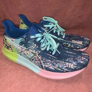 Asics Women's Noosa Tri 14 size  9.5